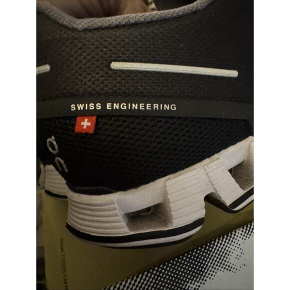 On Cloud Women's Size 10 M Running Shoes Black White Sneakers 19.0001 EUC - Picture 3 of 10